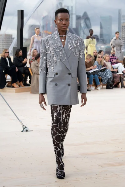 Look 32